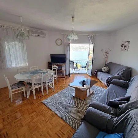 Matej Apartman *